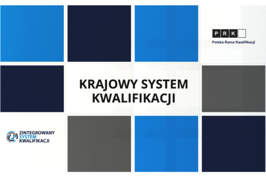 Grafika podzielona na kratę dużych niebieskich, granatowych i szarych prostokątów z centralnym dużym napisem KRAJOWY SYSTEM KWALIFIKACJI; w prawym górnym rogu czarne kwadraty z literami PRK i podpisem Polska Rama Kwalifikacji, a w lewym dolnym rogu okrągłe logo oraz napis ZINTEGROWANY SYSTEM KWALIFIKACJI