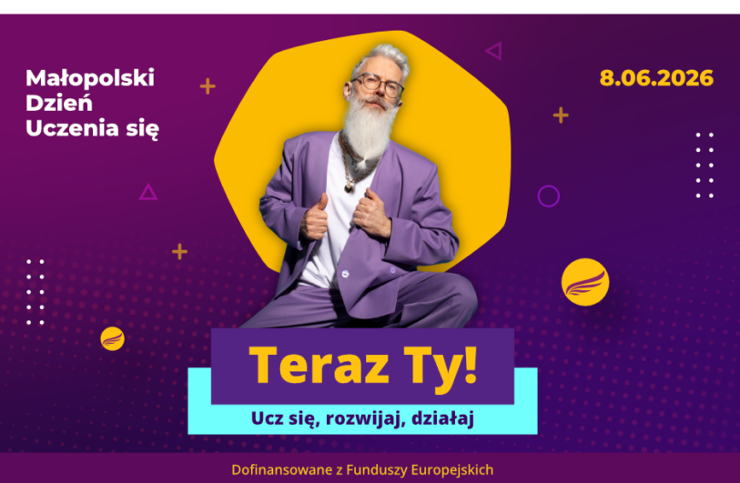 Plakat na fioletowo-bordowym tle promujący Małopolski Dzień Uczenia się z datą 8.06.2026, centralnie siedzący mężczyzna z siwą brodą i włosami, w okularach i fioletowym garniturze na tle żółtego nieregularnego kształtu. Poniżej duży żółty, duży napis 